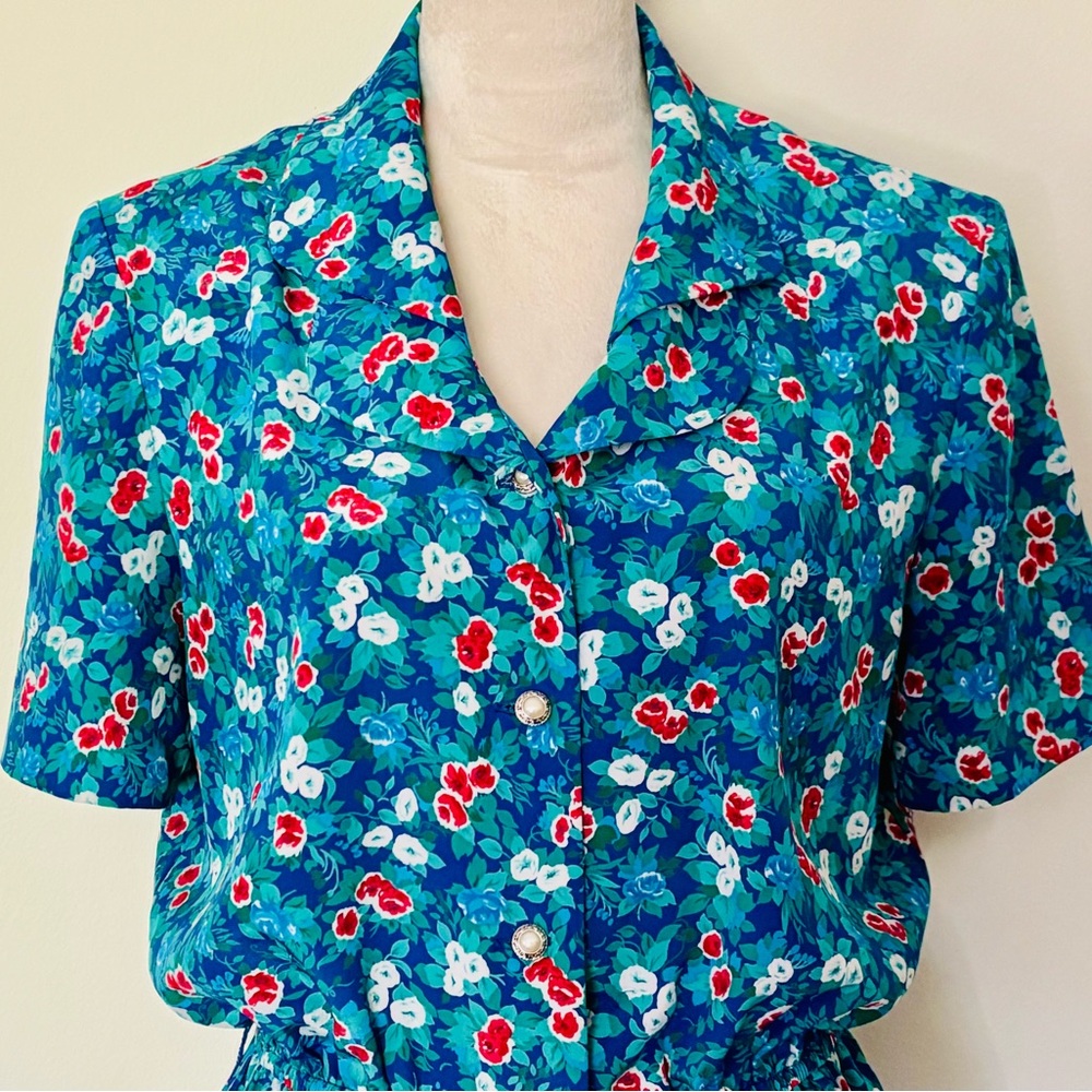 Vintage 80s 90s Leslie Fay Blue White and Red Floral Shirdress